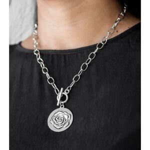 Paparazzi - Beautifully Belle - Silver Toggle Necklace